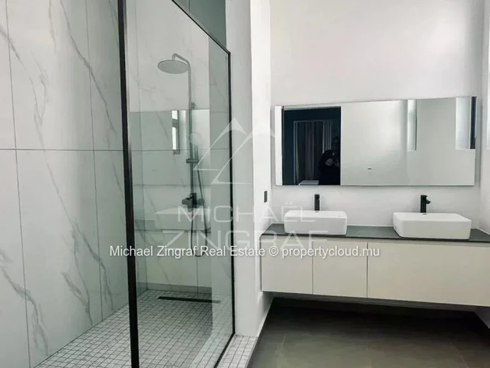 Penthouse d’Exception avec Rooftop & Piscine Privée | Pereybère