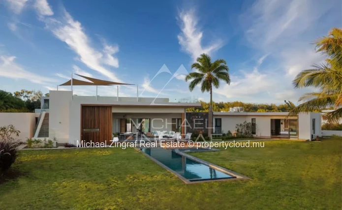 Villa contemporaine avec vue panoramique sur le golf