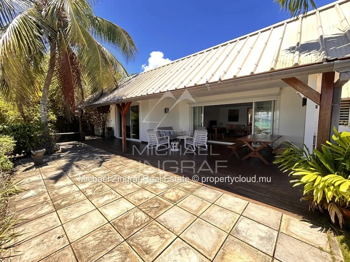 Charming Seafront Villa – Panoramic View of Coin de Mire