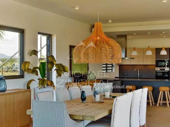 Villa de luxe avec vue sur la mer dans un domaine de golf prestigieux
