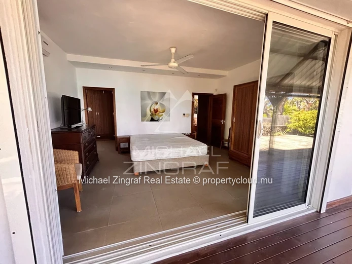 Charming Seafront Villa – Panoramic View of Coin de Mire