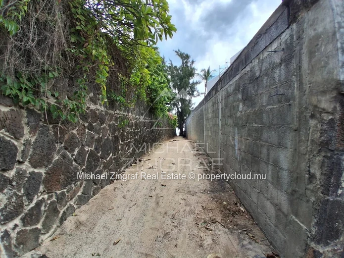 1-Bedroom Duplex with Direct Beach Access – Pereybere