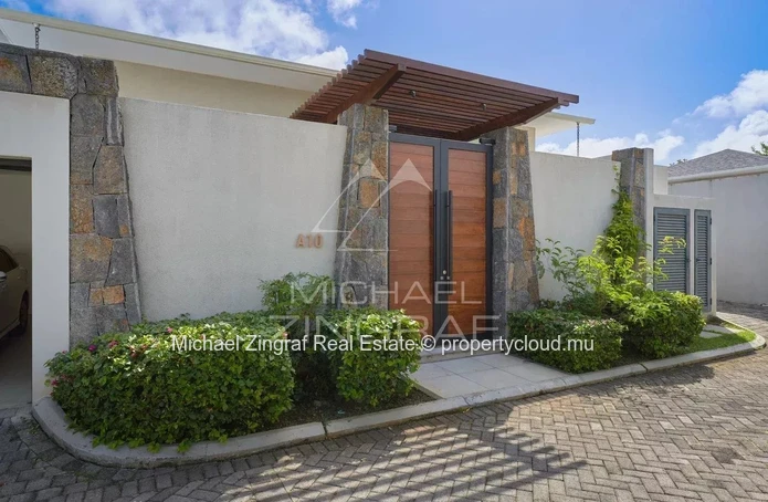 Villa avec piscine dans une résidence sécurisée à Péreybère