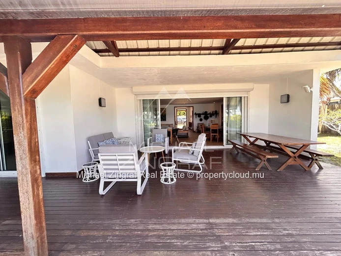 Charming Seafront Villa – Panoramic View of Coin de Mire