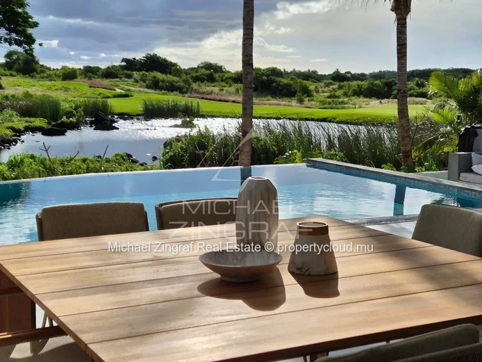 Villa contemporaine avec piscine à Mon Choisy Golf