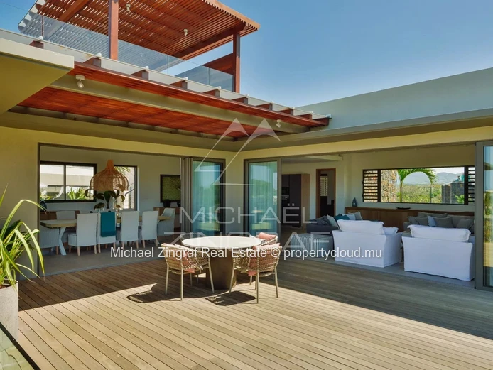 Villa de luxe avec vue sur la mer dans un domaine de golf prestigieux