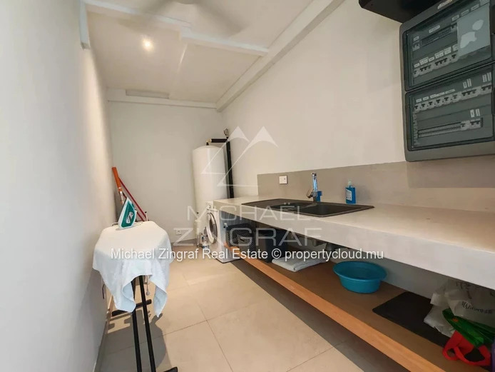Seafront Apartment in Poste Lafayette