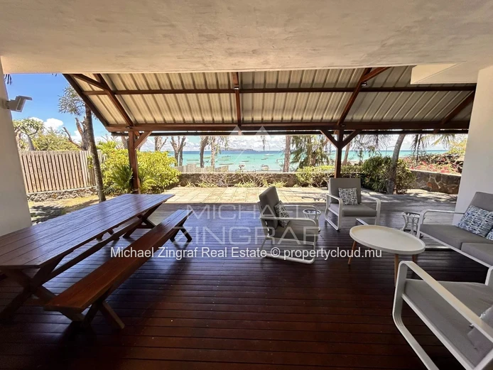 Charming Seafront Villa – Panoramic View of Coin de Mire