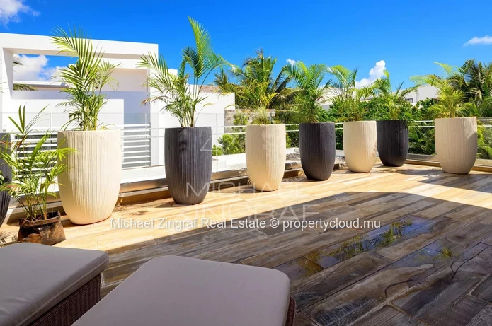 4-Bedroom Townhouse with Sea View in Azuri Village