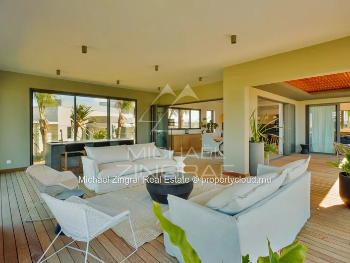 Villa de luxe avec vue sur la mer dans un domaine de golf prestigieux