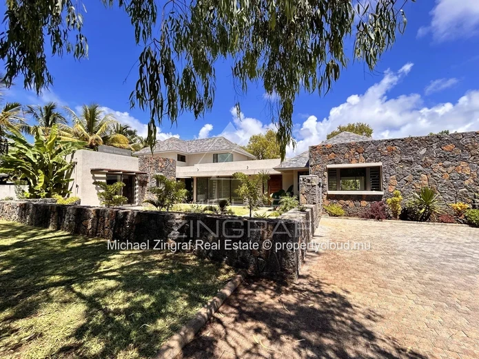 Villa neuve sur Golf