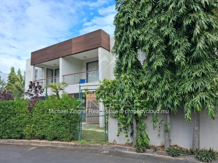 1-Bedroom Duplex with Direct Beach Access – Pereybere
