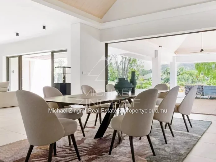Villa neuve sur Golf