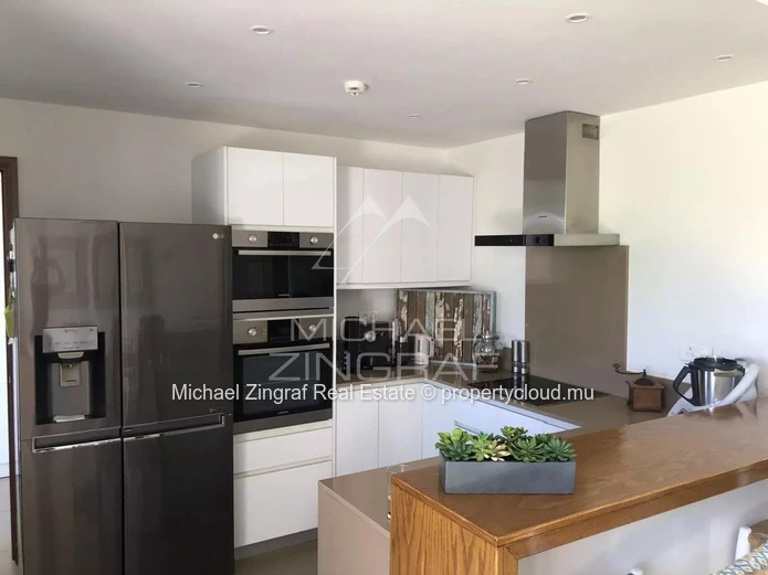 Coastal Elegance and Sea Views in an Exclusive Living Environment