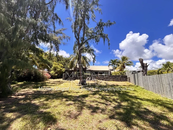 Charming Seafront Villa – Panoramic View of Coin de Mire