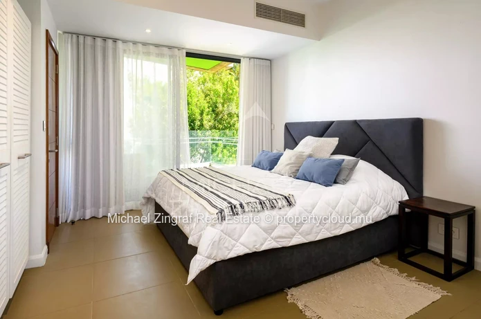 4-Bedroom Townhouse with Sea View in Azuri Village