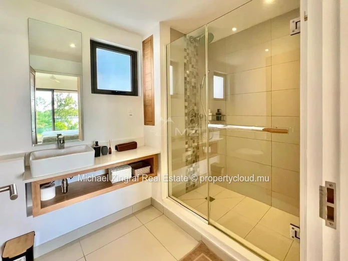 Duplex 3 bedrooms in secure residence