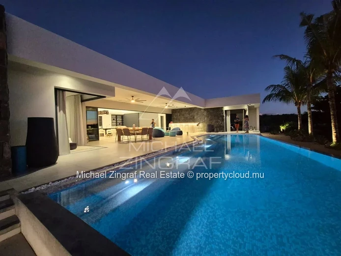 Villa contemporaine avec piscine à Mon Choisy Golf