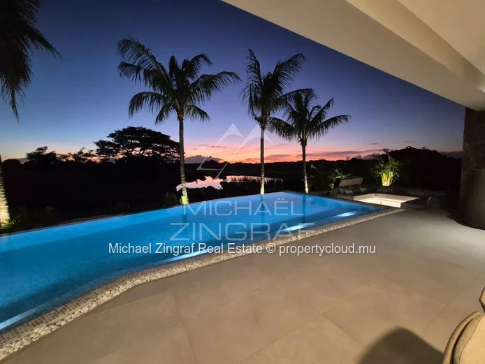 Villa contemporaine avec piscine à Mon Choisy Golf
