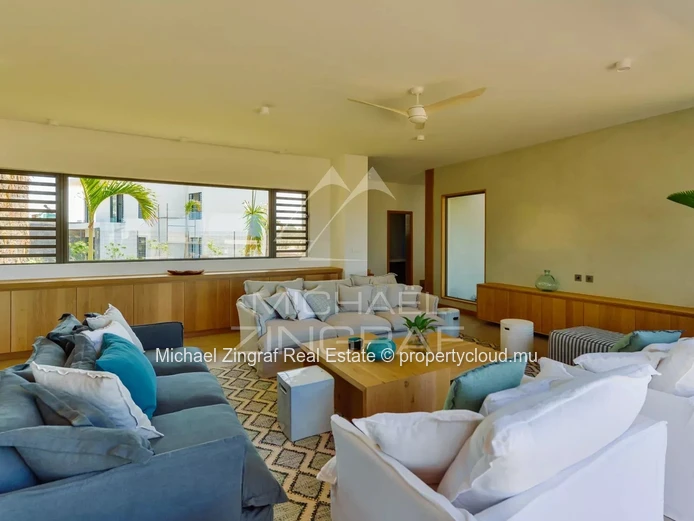 Villa de luxe avec vue sur la mer dans un domaine de golf prestigieux