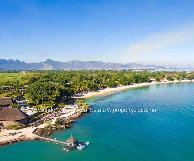 BALACLAVA: Penthouse pieds dans l'eau avec vue imprenable