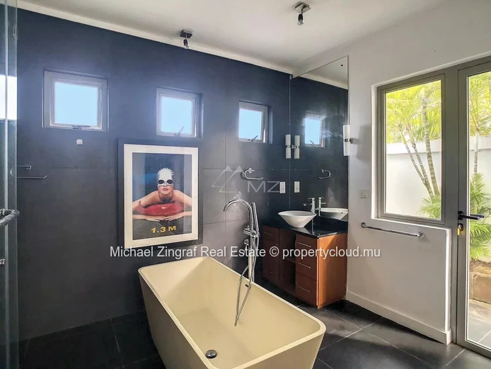 Villa for Rent with Sea Access – Pointe aux Canonniers
