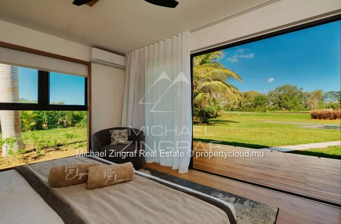 Villa contemporaine avec vue panoramique sur le golf