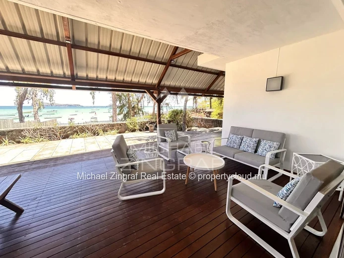 Charming Seafront Villa – Panoramic View of Coin de Mire