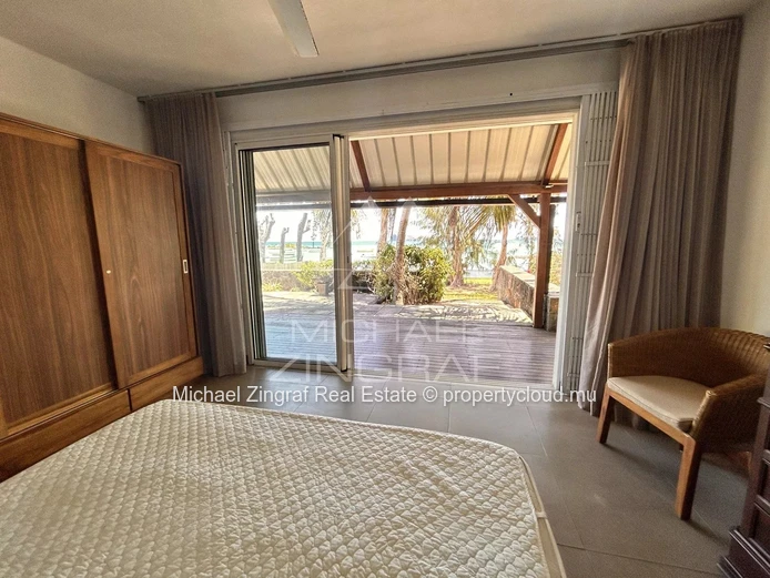 Charming Seafront Villa – Panoramic View of Coin de Mire