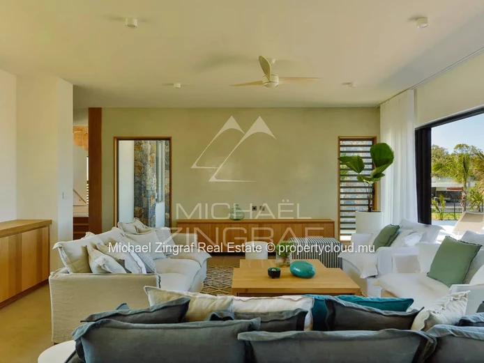 Villa de luxe avec vue sur la mer dans un domaine de golf prestigieux