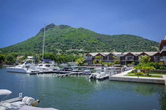 3 bedrooms Duplex at La Balise Marina with Private jetty
