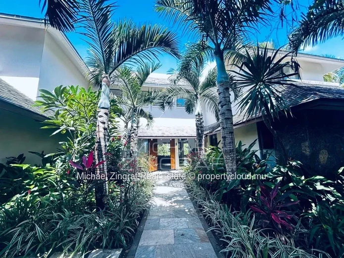 Villa de Prestige face au Golf – Anahita