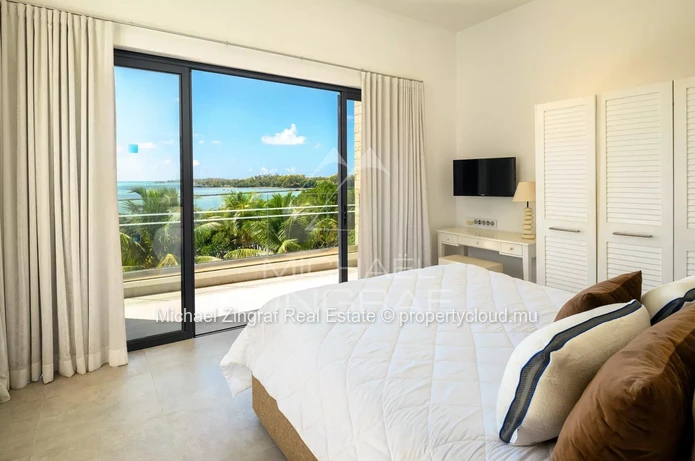 4-Bedroom Townhouse with Sea View in Azuri Village