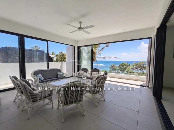 Seafront Apartment in Poste Lafayette