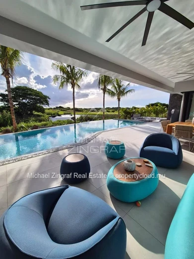 Villa contemporaine avec piscine à Mon Choisy Golf