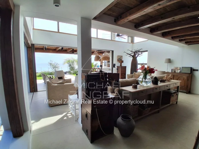 Exceptional Beachfront Penthouse in Pointe Aux canonniers