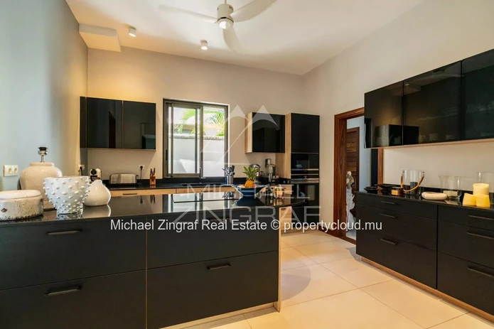 Élégante villa contemporaine face au golf - Bel Ombre
