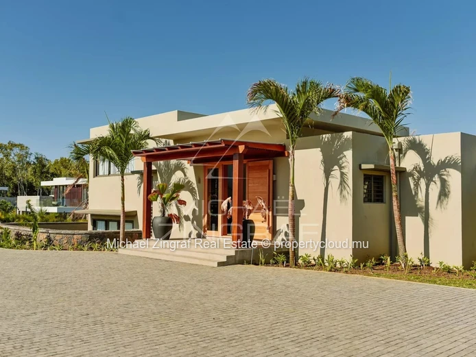 Villa de luxe avec vue sur la mer dans un domaine de golf prestigieux