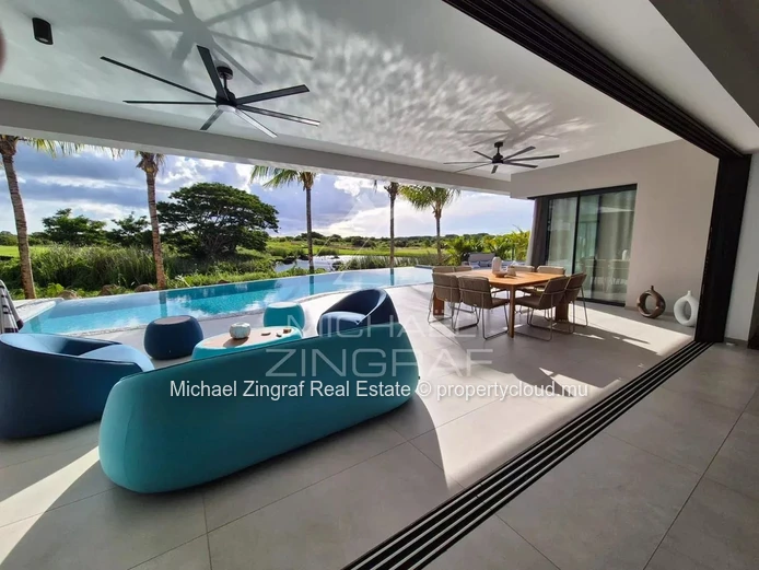 Villa contemporaine avec piscine à Mon Choisy Golf