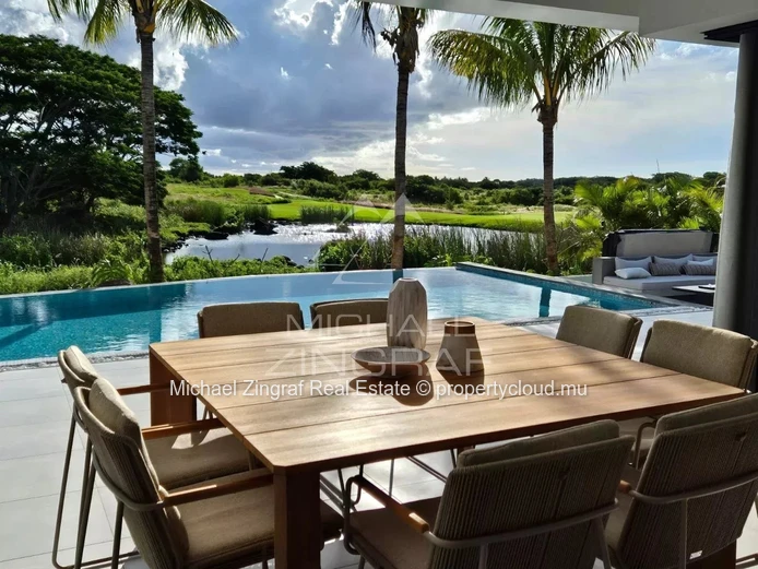 Villa contemporaine avec piscine à Mon Choisy Golf