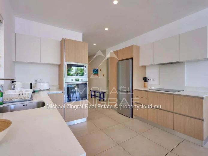 Élégant Appartement de 3 Chambres dans une Résidence Sécurisée à Pointe aux Canonniers