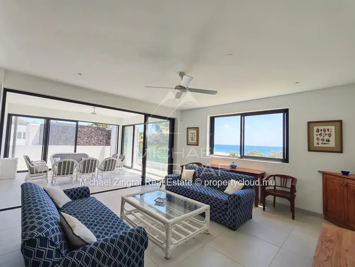 Seafront Apartment in Poste Lafayette