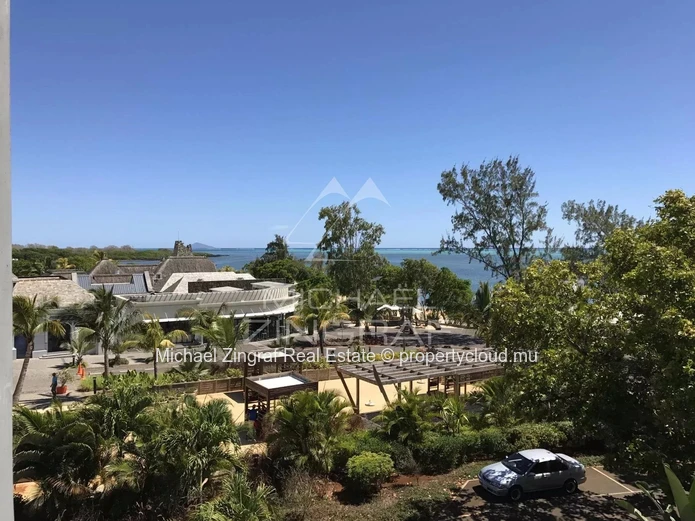 Coastal Elegance and Sea Views in an Exclusive Living Environment