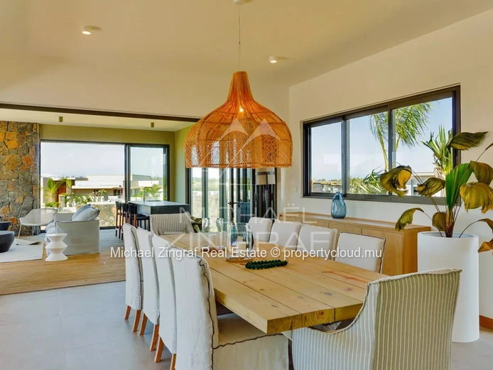 Villa de luxe avec vue sur la mer dans un domaine de golf prestigieux